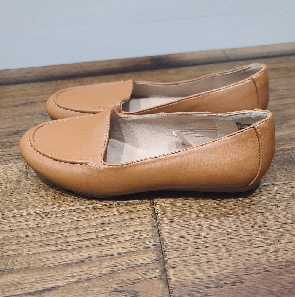 NWOT Womens Cliffs Loafers